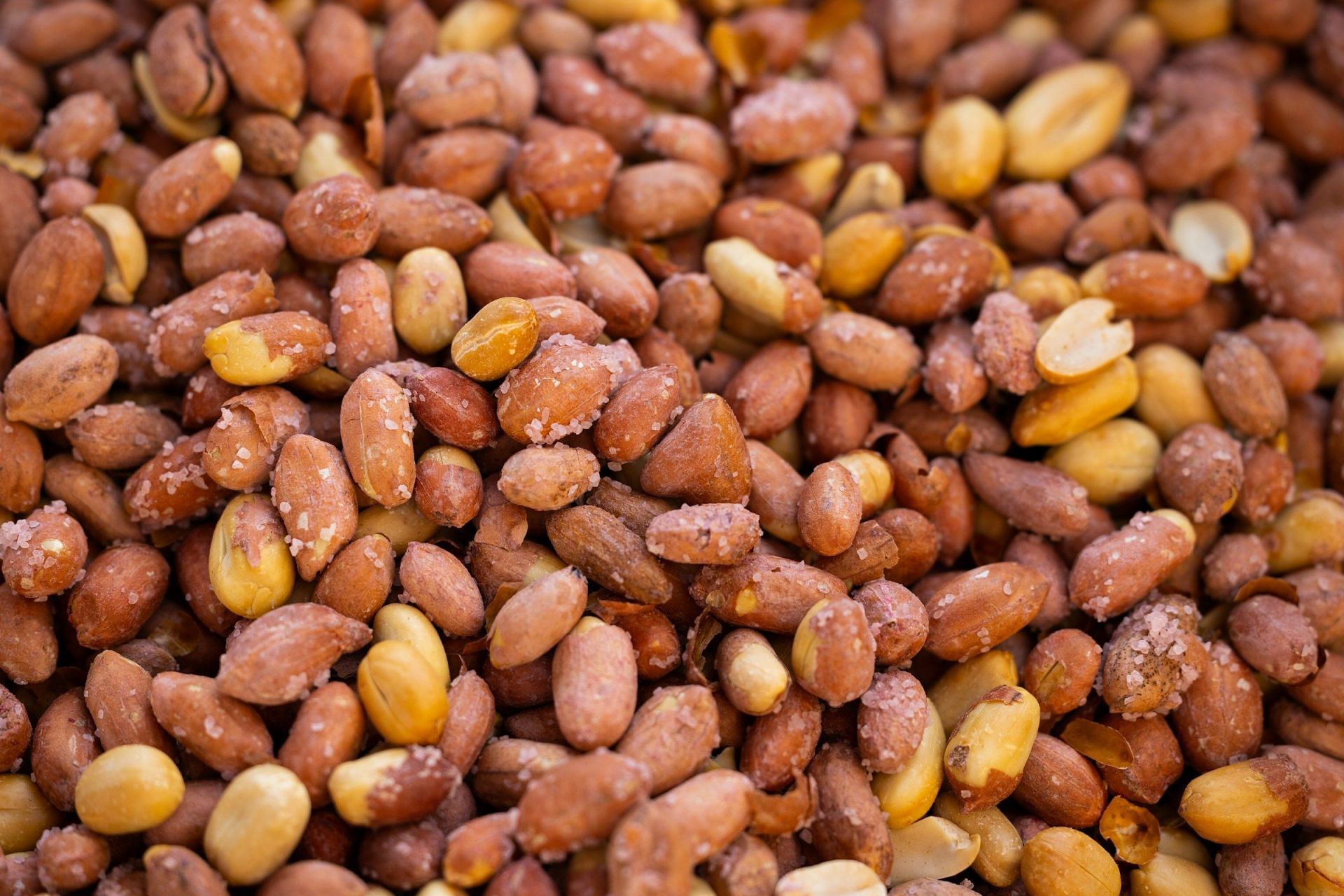 Benefits of groundnut oil for skin (Image via Unsplash/Engin Akyurt)